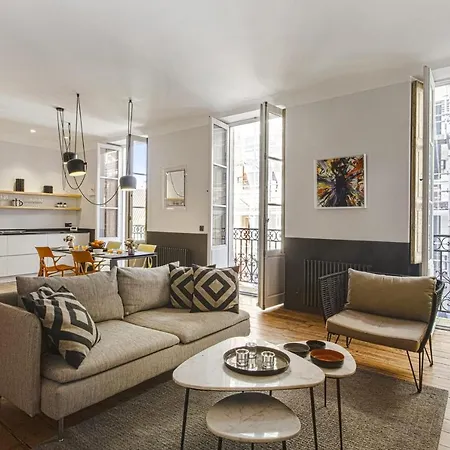 Superb In The City-center Of - Welkeys Апартаменти *