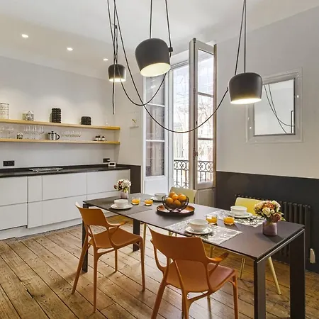 Superb In The City-center Of - Welkeys